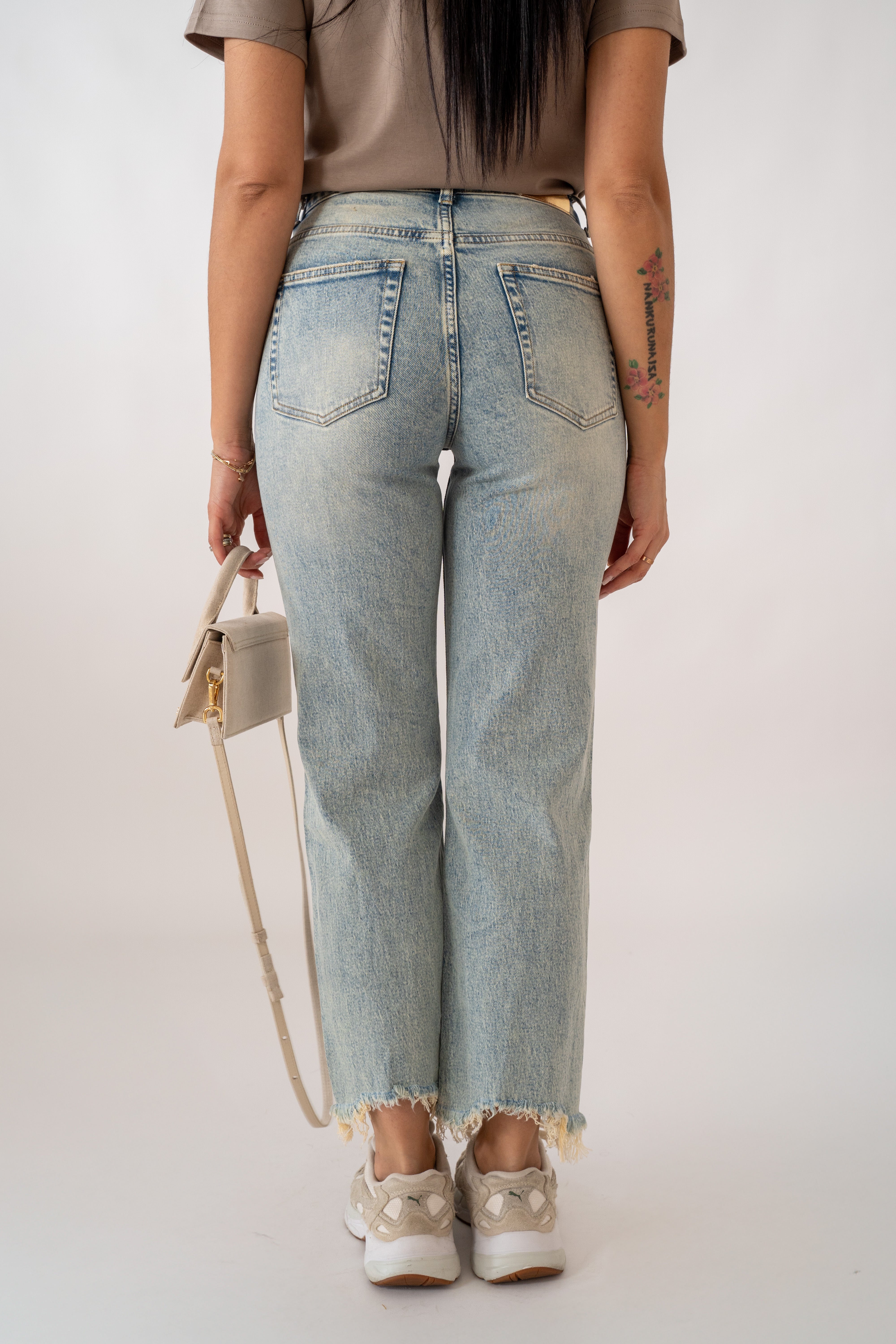 Jeans Straight Con Rotture