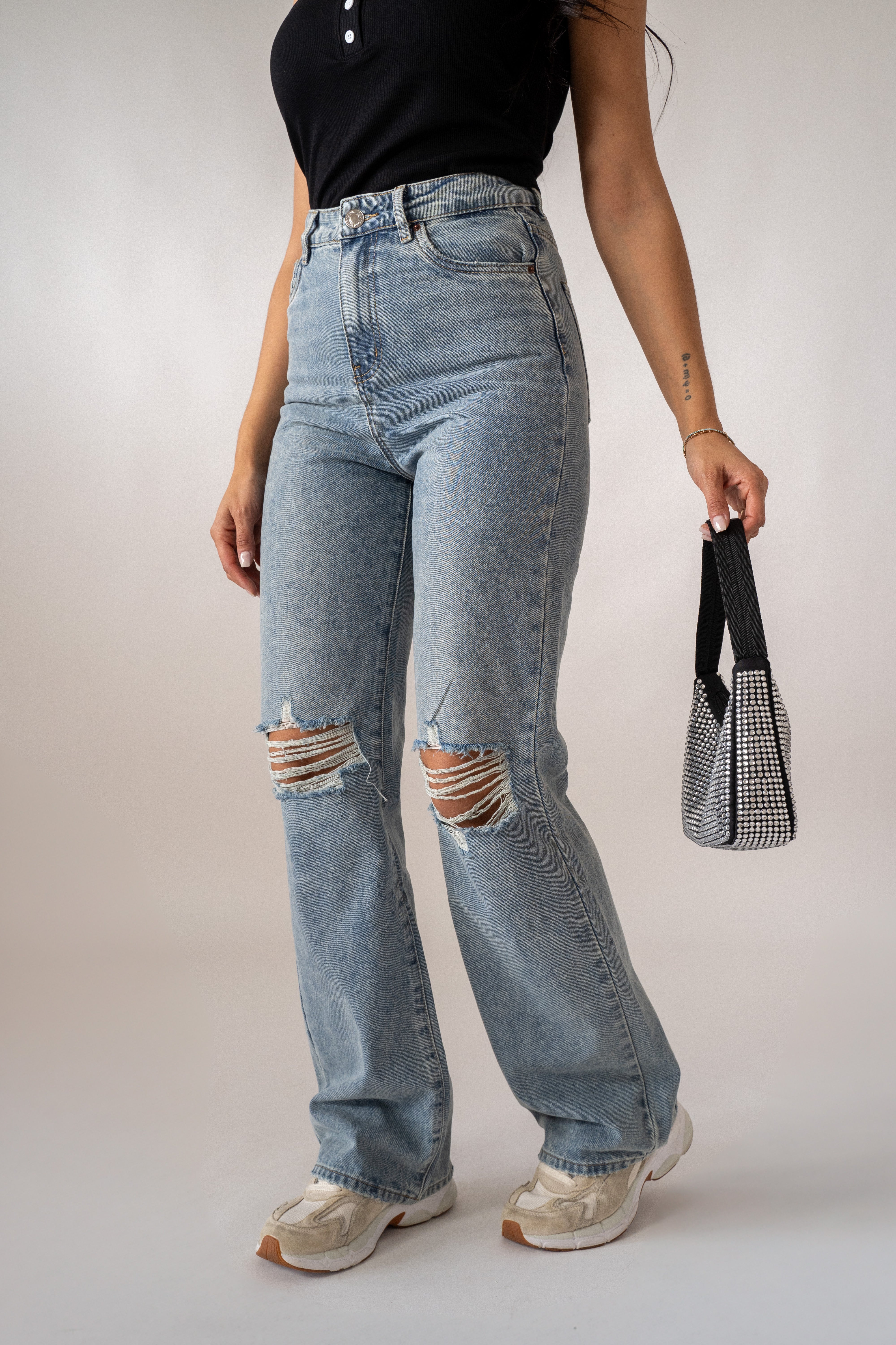 Jeans Con Rotture Avanti
