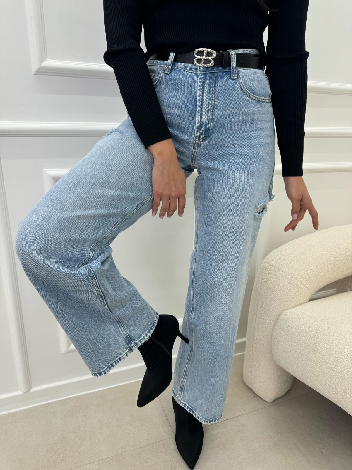 Jeans Con Rotture Laterali E Cintura In Vita