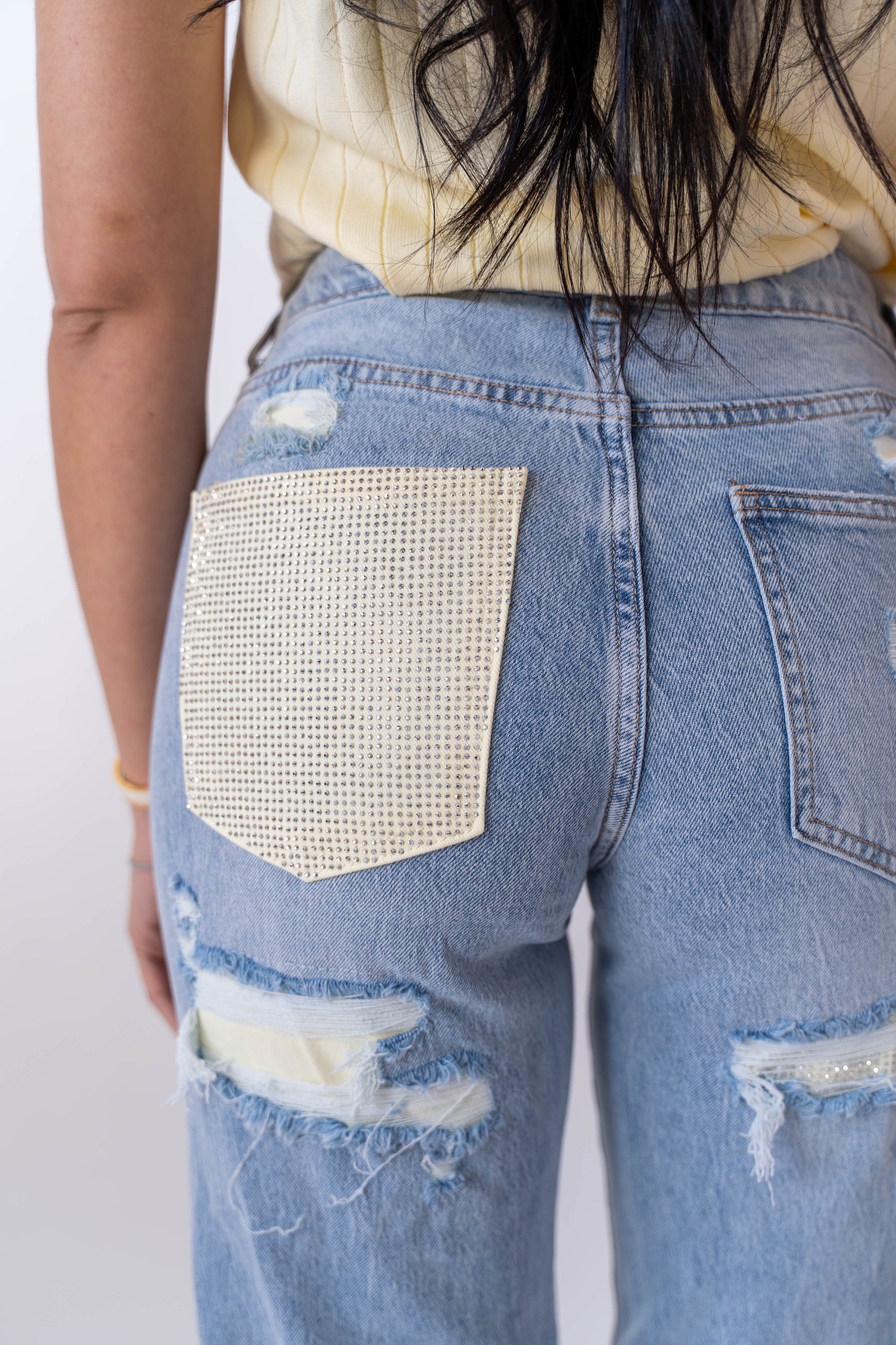 Jeans Con Tasca In Strass - Stylish Moda