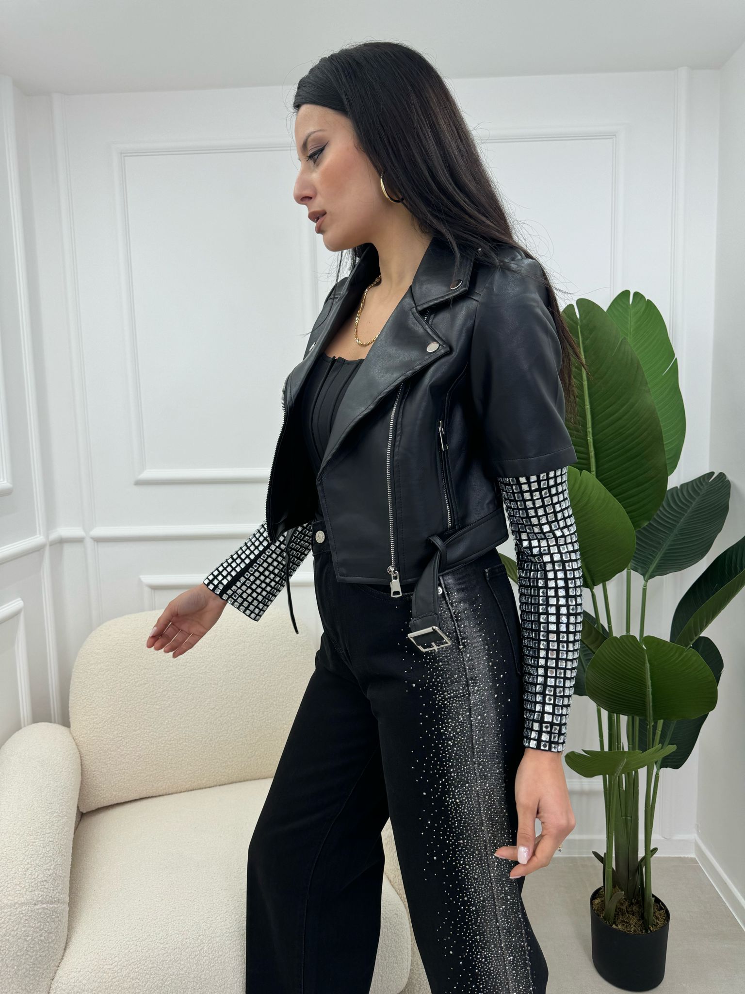 Giacca Crop In Ecopelle Con Manica Strass