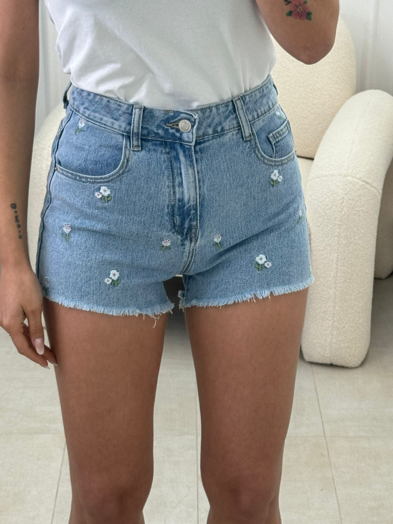 Shorts Di Jeans Con Fiorellini