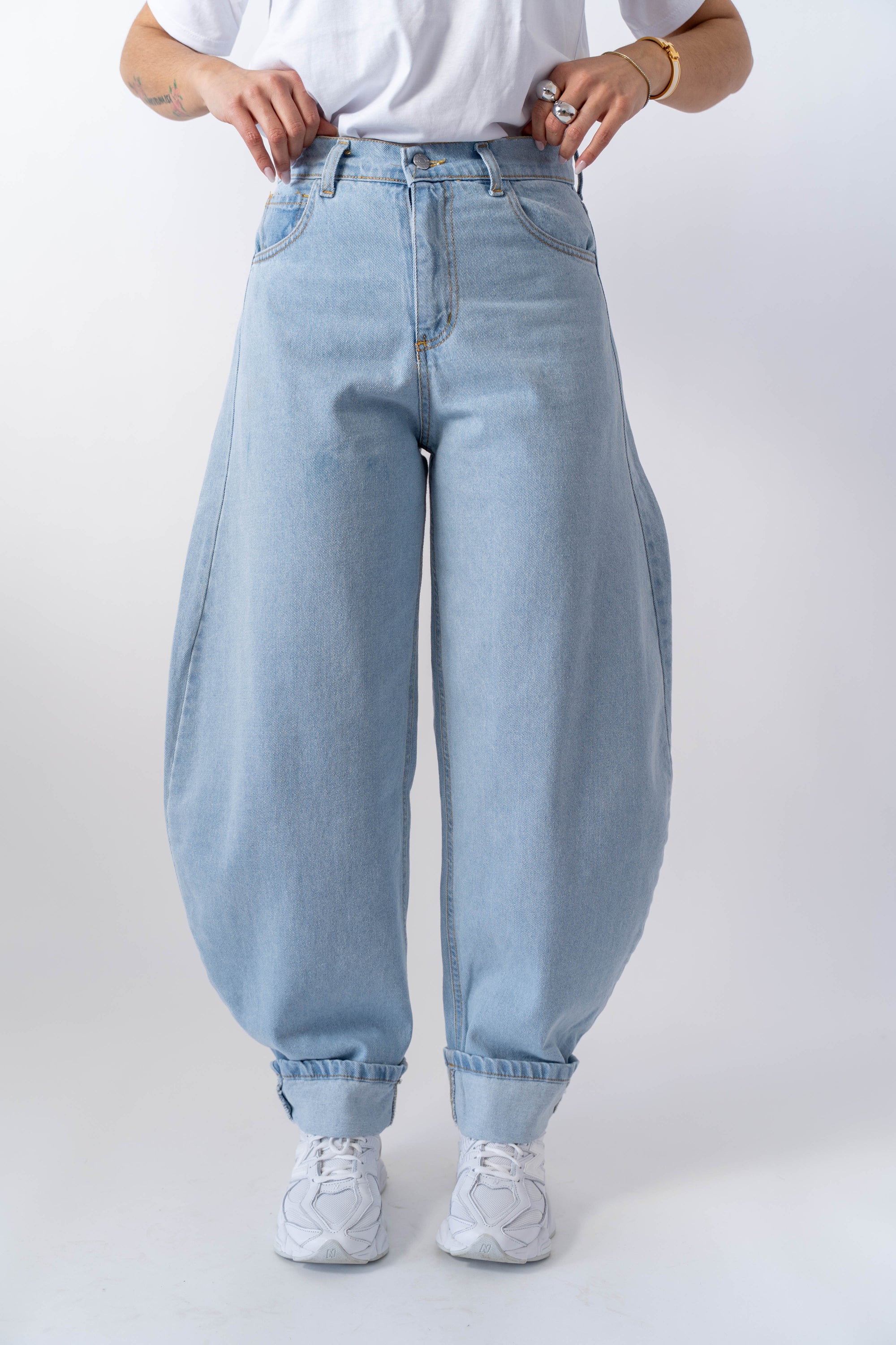 Jeans Balloon Con Strass Alla Tasca - Stylish Moda