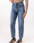 Jeans Mom Con Orlo Taglio Vivo