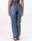 Jeans Mom Con Orlo Taglio Vivo