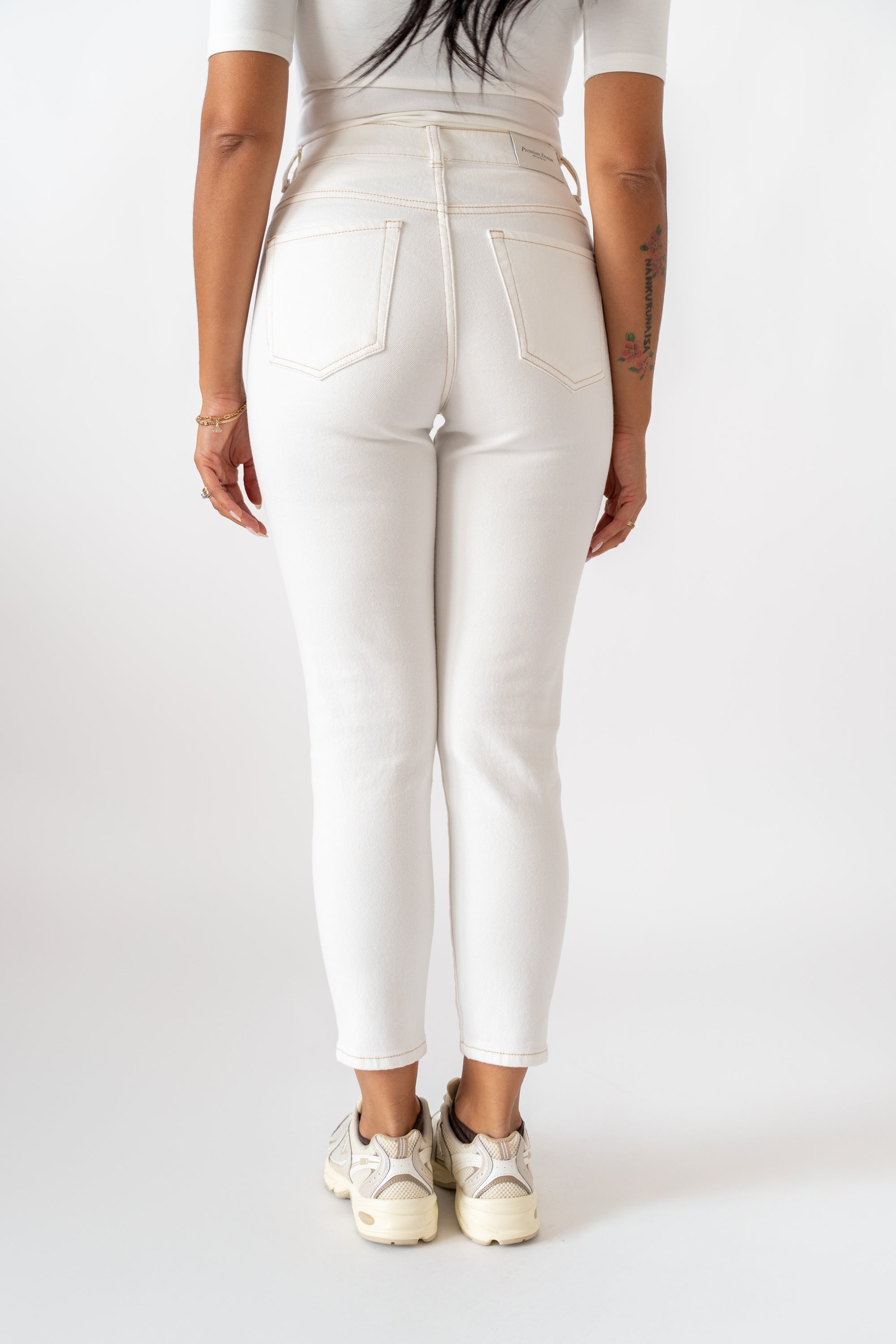 Jeans Mom White