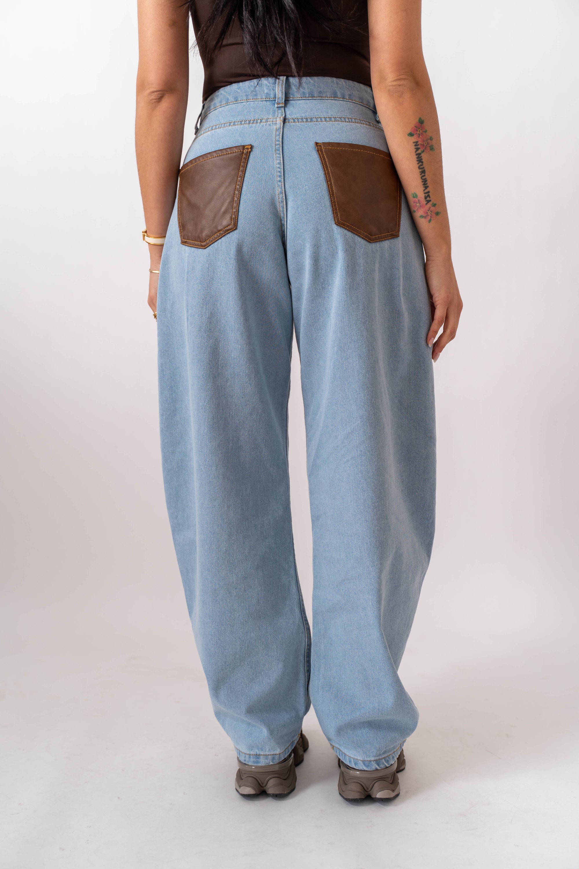 Jeans Con Tasche Marroni - Stylish Moda