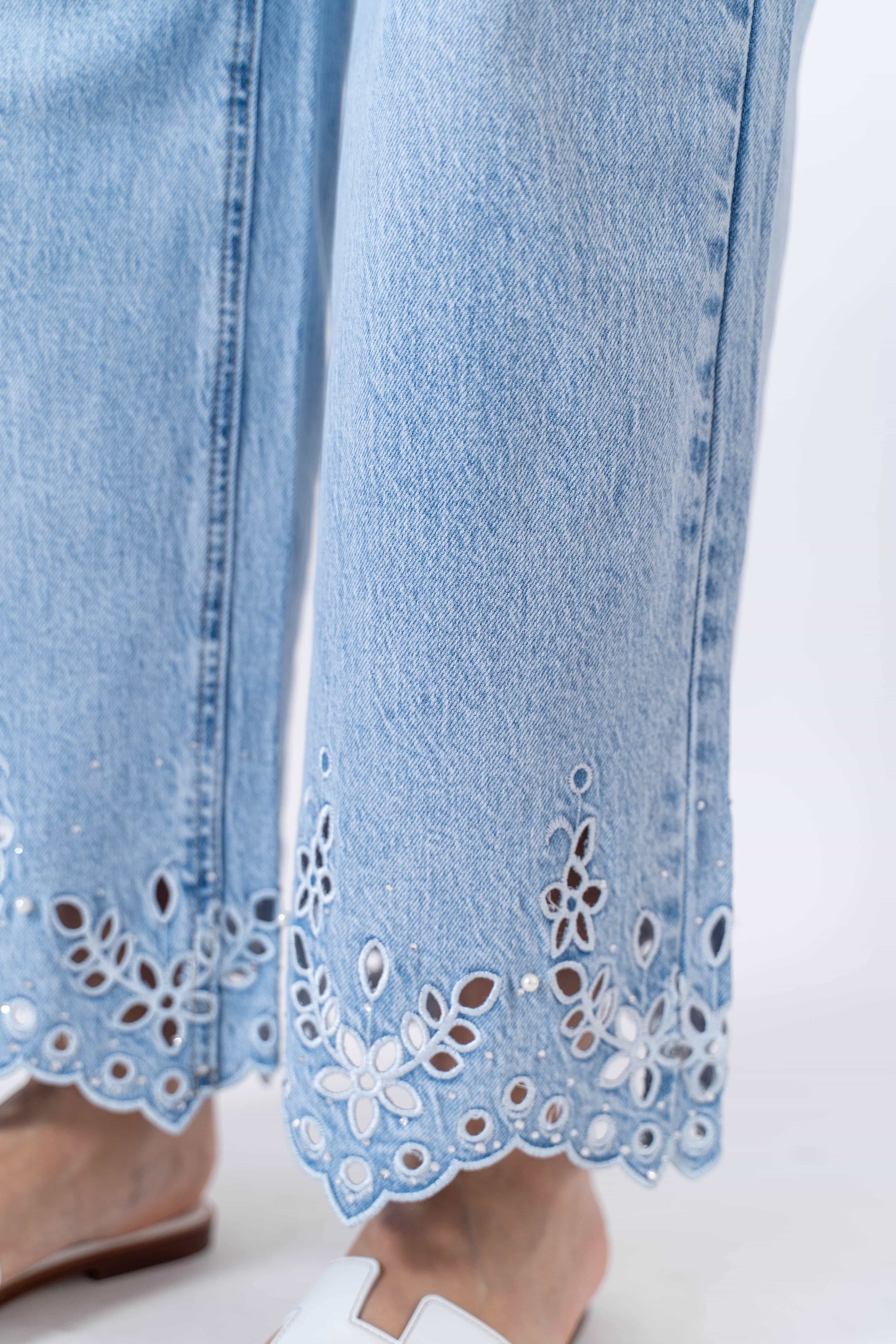 Jeans Dettagli In Pizzo