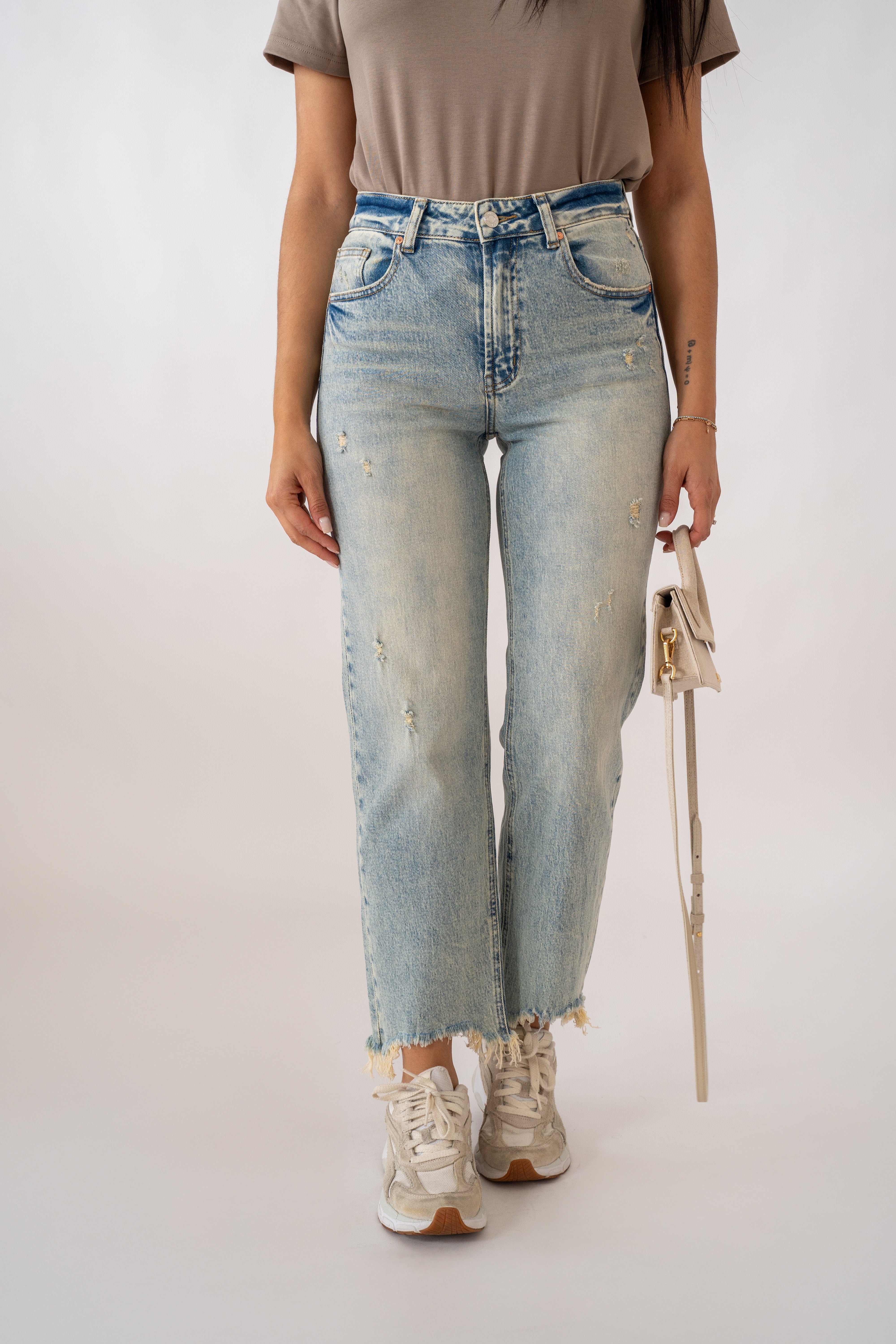 Jeans Straight Con Rotture