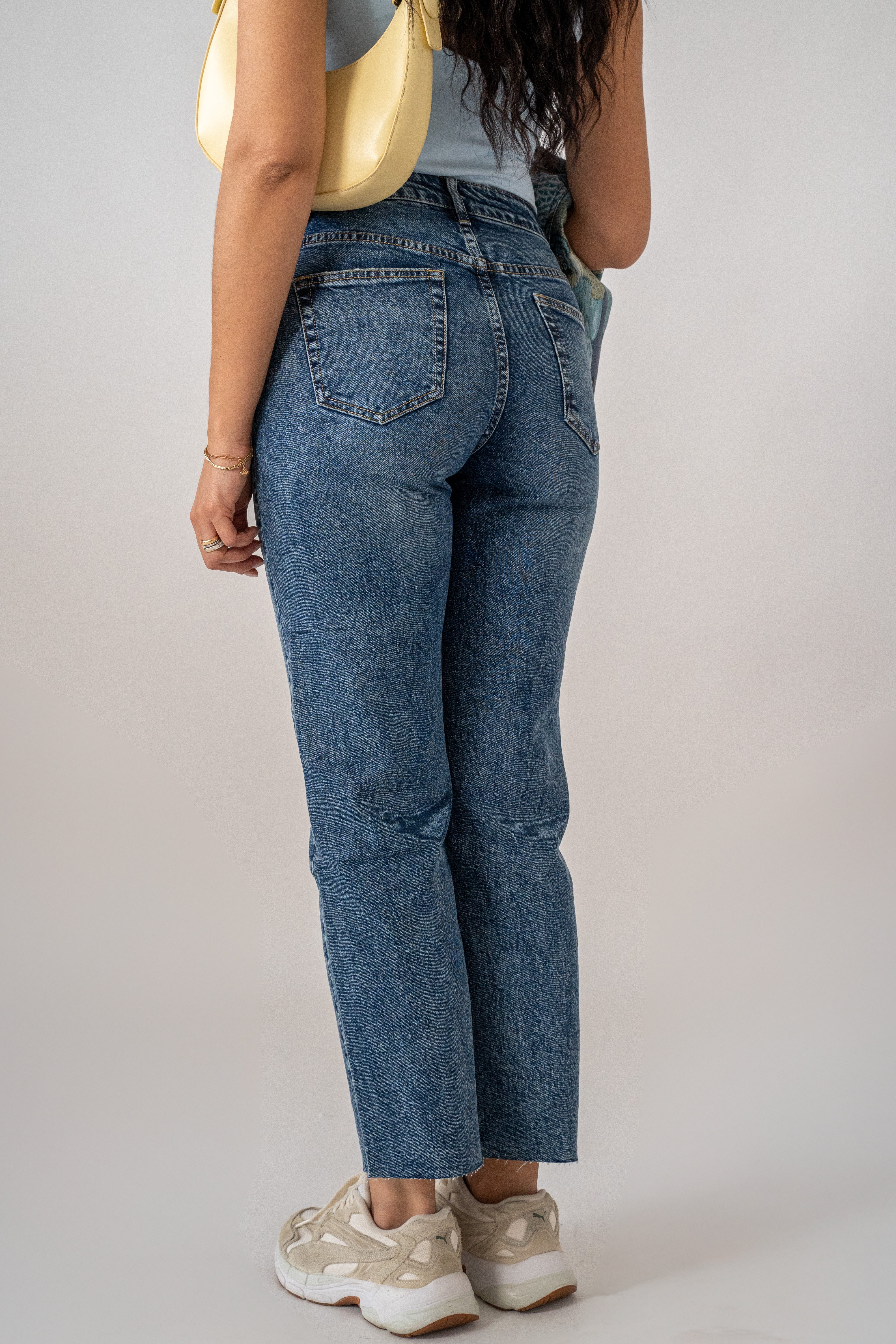 Jeans Mom Con Orlo Taglio Vivo