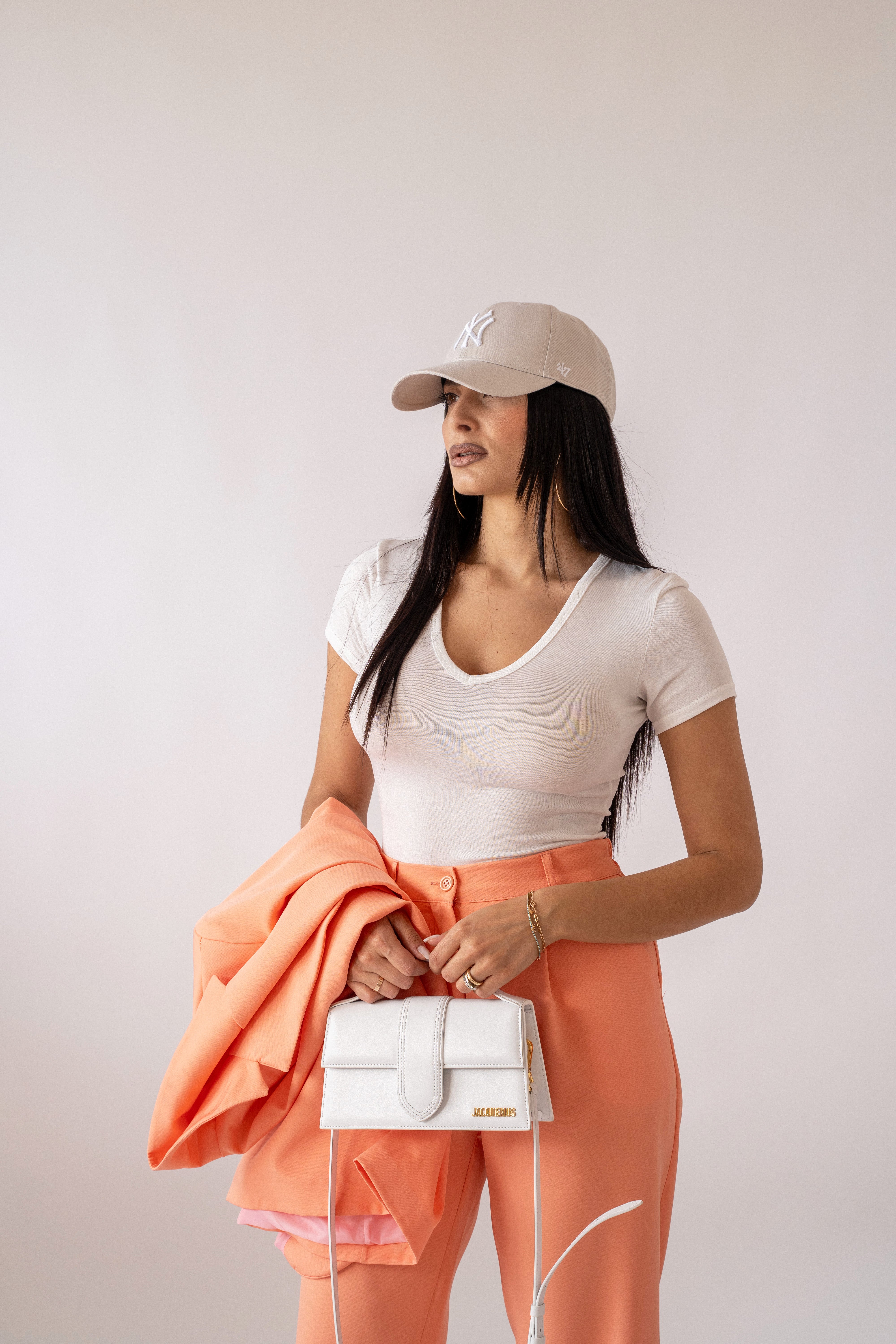Body Scollo A V White