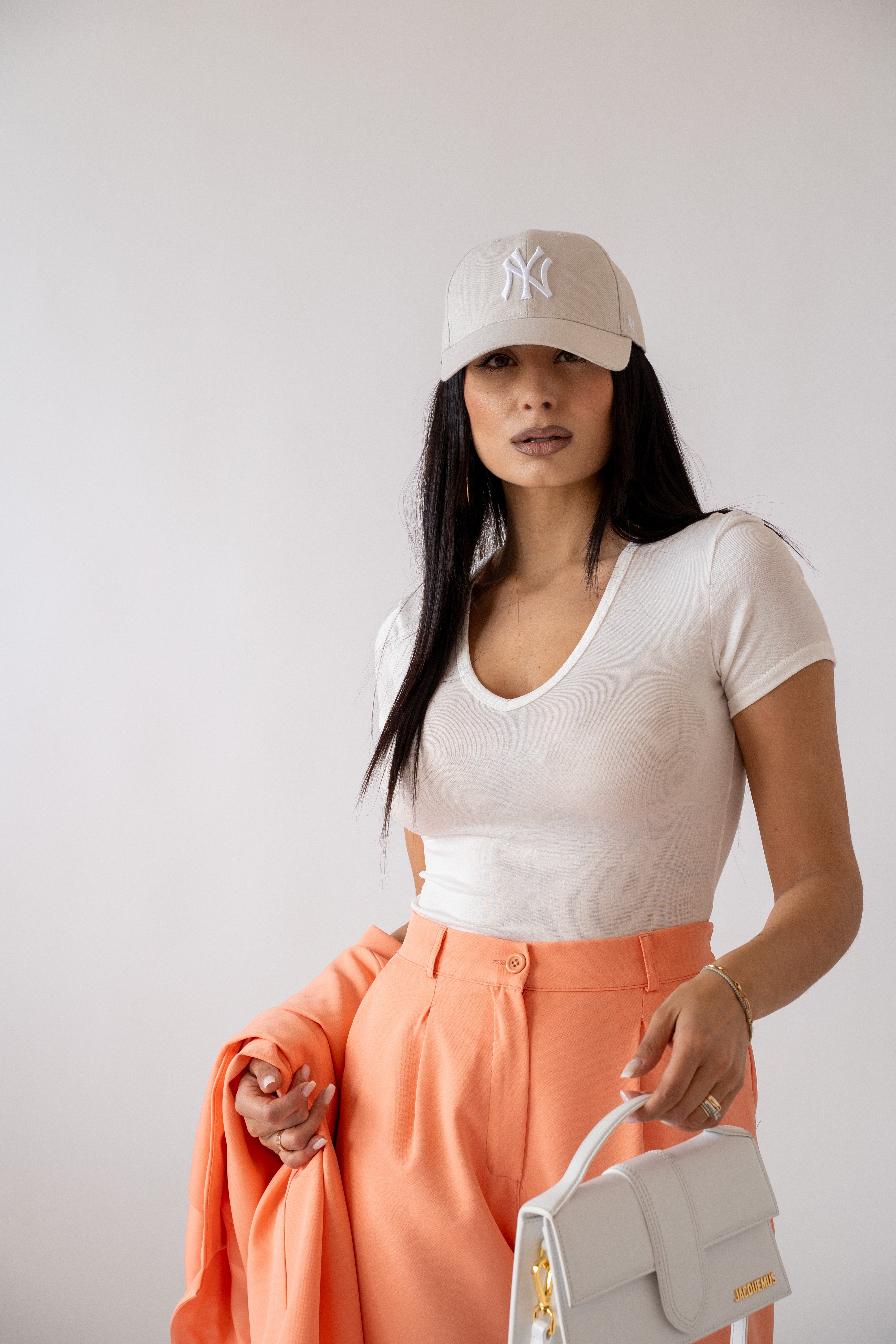 Body Scollo A V White
