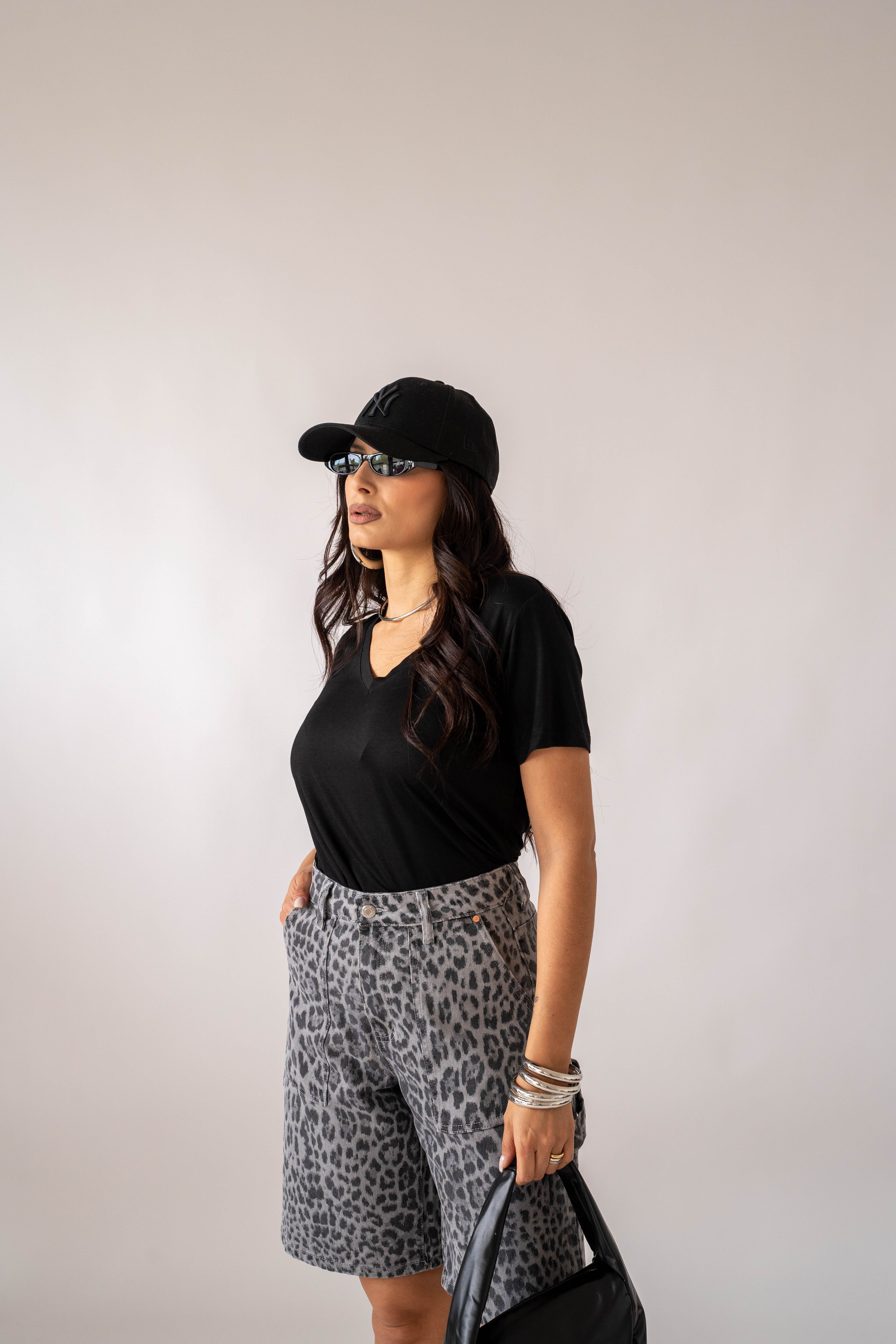 T-Shirt Basic Scollo A V