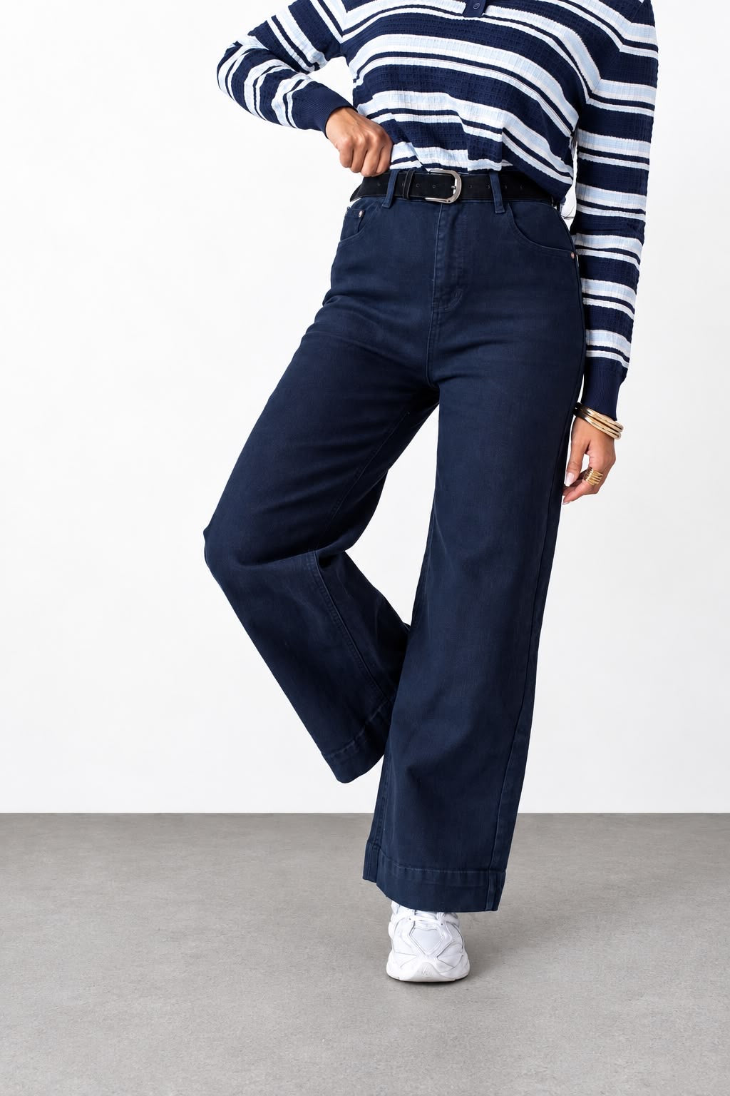 Jeans Gamba Larga Con Cintura
