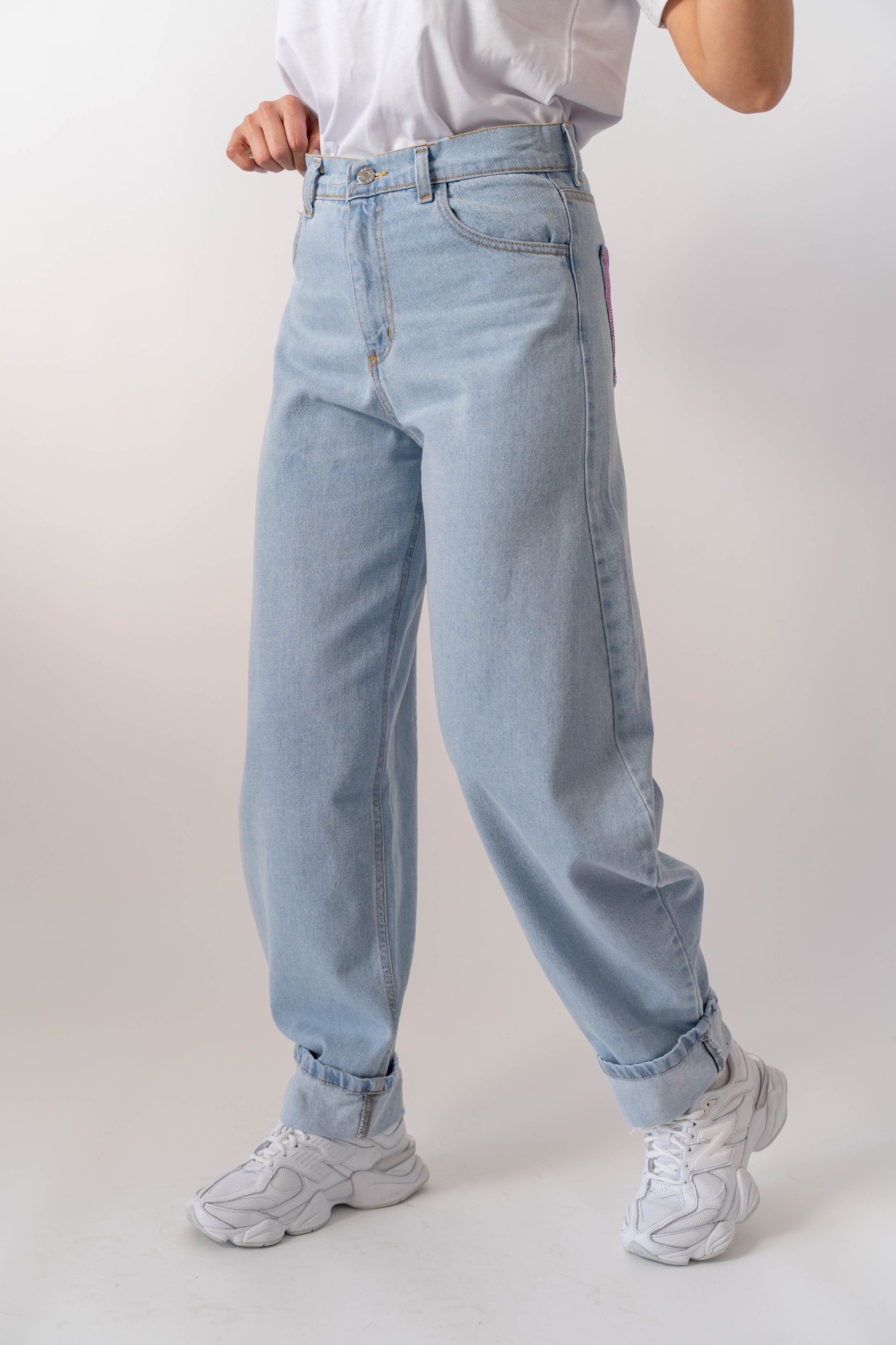 Jeans Balloon Con Strass Alla Tasca - Stylish Moda