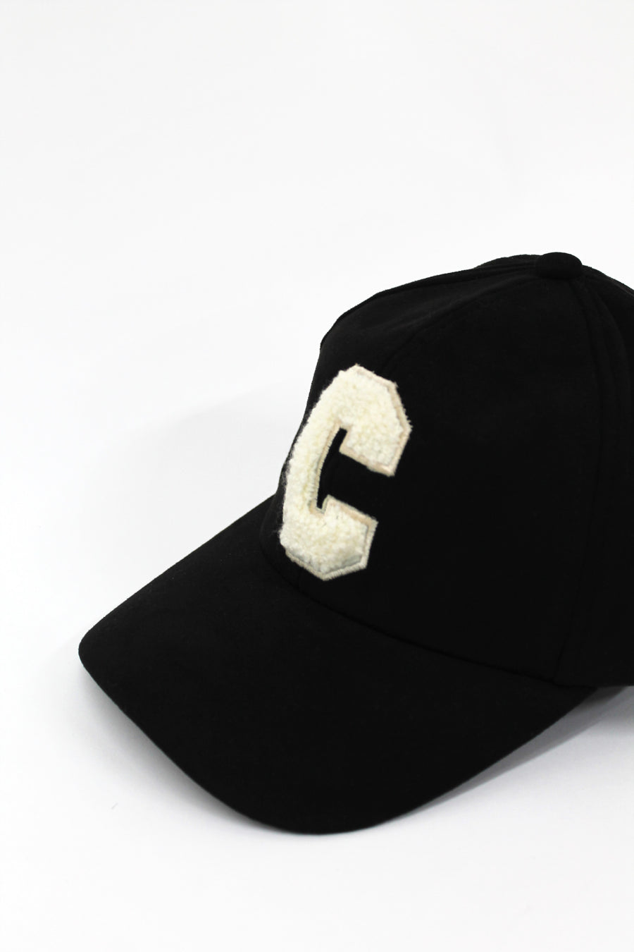 Cappello In Camoscio Con Lettera Teddy